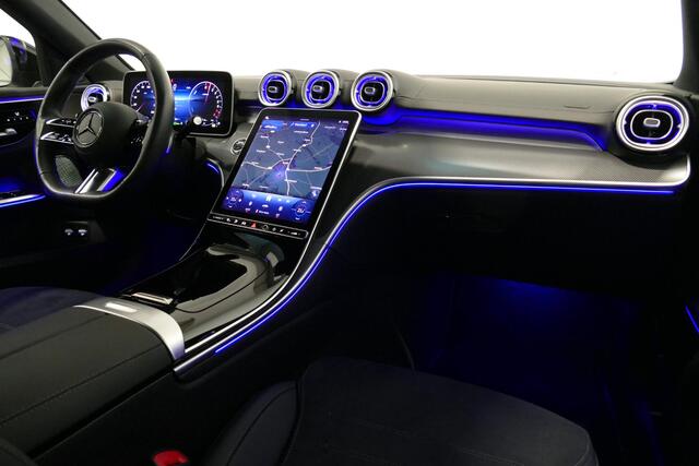 Mercedes-Benz C-KLASSE 300 e AMG Line / C63s AMG Diffuser / Panamericana Grille / Panoramadak / Elektr. verstelbare voorstoelen + memory / Ambienteverlichting / Laser Digital Light / Apple Carplay - Android Auto / Rondomzichtcamera / Stoelverwarming / 20'' LMV / Achteruitrijcam