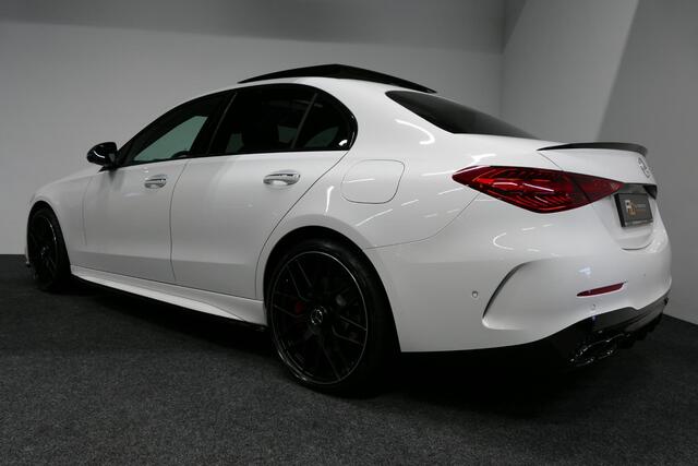 Mercedes-Benz C-KLASSE 300 e AMG Line / C63s AMG Diffuser / Panamericana Grille / Panoramadak / Elektr. verstelbare voorstoelen + memory / Ambienteverlichting / Laser Digital Light / Apple Carplay - Android Auto / Rondomzichtcamera / Stoelverwarming / 20'' LMV / Achteruitrijcam