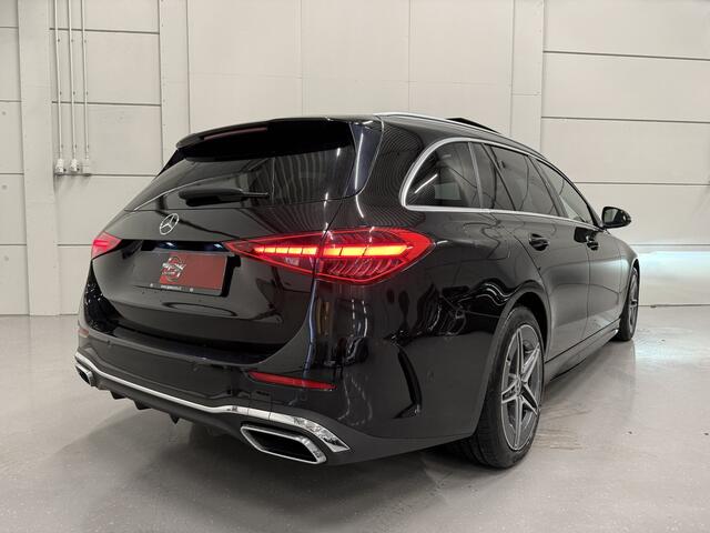 Mercedes-Benz C-KLASSE Estate 300 e AMG Line PANO/TREKHAAK/CAMERA/LEER-ALCANTARA SPORTST/LED/ACC/AMBIENT-PLUS/DODE-HOEK/OBSIDIANSCHWARZ METALLIC/VOLLEDIG MERCEDES DEALER HISTORIE