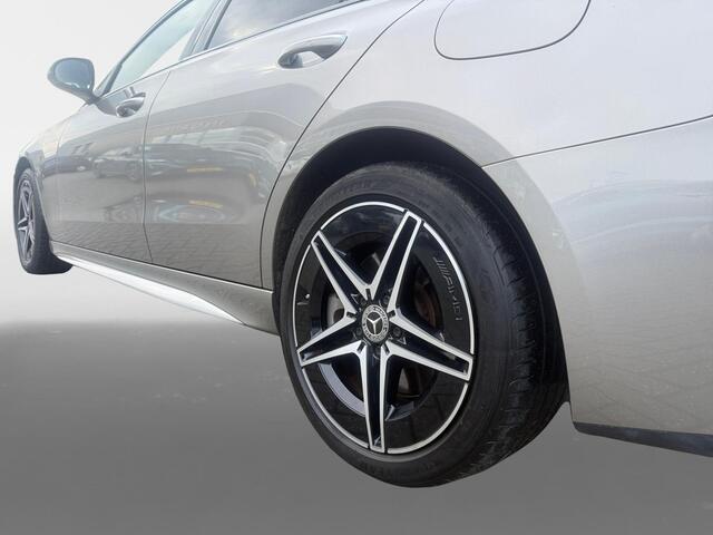 Mercedes-Benz C-KLASSE Estate 300 e 4MATIC AMG Line | Camera | Stuur/Stoel Verwarming | Sfeerverlichting | Trekhaak | Lederen Bekleding | Apple Carplay/Android Auto