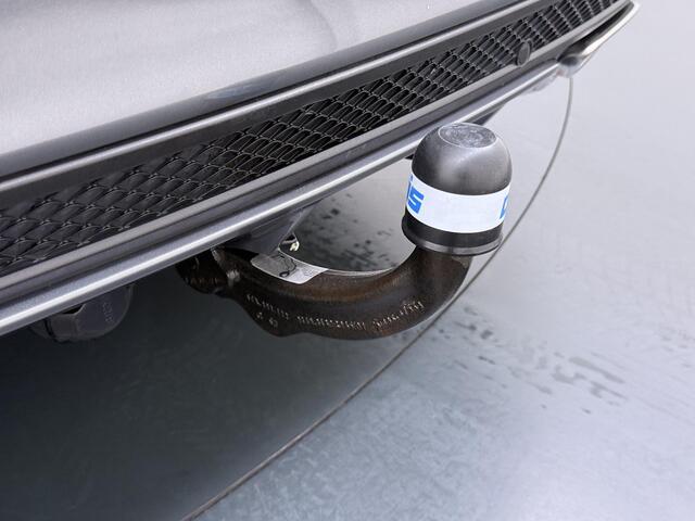 Mercedes-Benz C-KLASSE 180 AMG Sport Edition AMG Styling Panoramadak 19" Multispaaks Camera Trekhaak Automaat