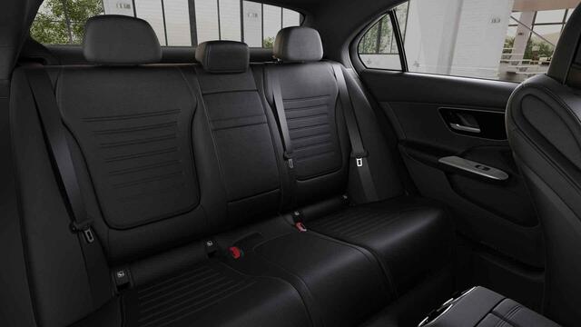 Mercedes-Benz C-KLASSE 180 AMG Line | Night | Panoramadak | Digital Light | Multispaaks AMG velgen | Stoelverwarming | Sfeerverlichting |