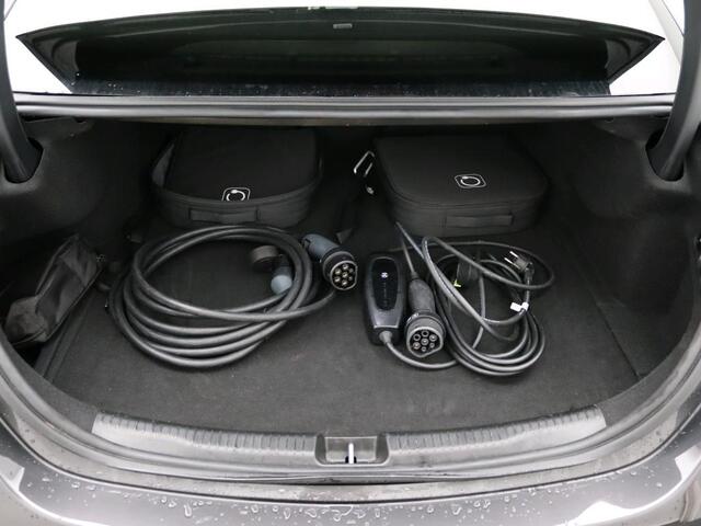 Mercedes-Benz C-KLASSE 300 e Business Solution AMG AMG Line | NIght Pakket | Panorama Schuif-Kanteldak | !9 Inch AMG Velgen | Memory Voorstoelen. Inclusief 24 maanden MB Certified garantie voor Europa.