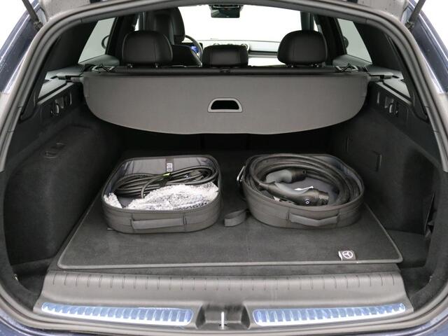 Mercedes-Benz C-KLASSE Estate 300 e AMG Plug-In Hybride AMG Line | Alarm | Parkeerpakket met 360°-camera | Digital Licht | Distronic | Memory Voorstoelen. Inclusief 24 maanden MB Certified garantie voor Europa.