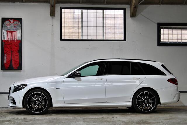 Mercedes-Benz C-KLASSE Estate 300 e | AMG | Night | Panoramadak | Apple Carplay | 20 inch | Dealeronderhouden |