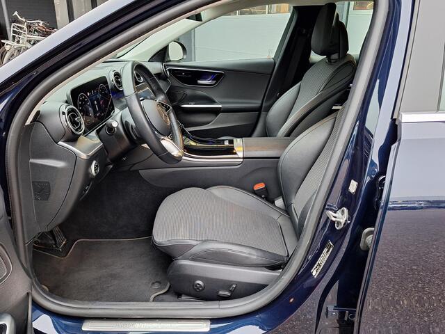 Mercedes-Benz C-KLASSE Estate 200 Launch Edition Luxury Line | Trekhaak | Rijassistentiepakket | Achteruitrijcamera | Sfeerverlichting | Stoelverwarming | Dodehoekassistentie | Elektrische achterklep