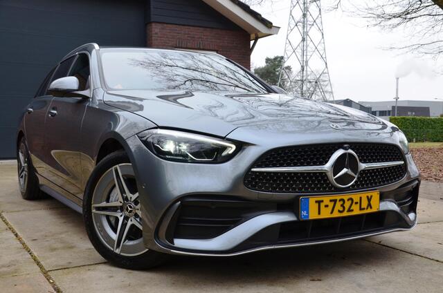 Mercedes-Benz C-KLASSE Estate 300 e AMG Line Automaat/Navi/Pdc/Ecc/Burmester 3D Surround Sound systeem/Rondomzicht camera/Stoelverwarming/Elektrisch verstelbare stoelen/Privacy-Glass/18-Inch Lmv