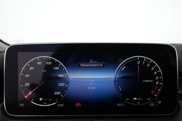 Mercedes-Benz C-KLASSE 300 e Plug-In Hybride | Trekhaak | Dode Hoek Ass | Sfeerverlichting | Car Play | Stoelverwarming | Parkeerpakket met Camera | Inclusief 24 maanden Mercedes-Benz Certified garantie voor Europa.