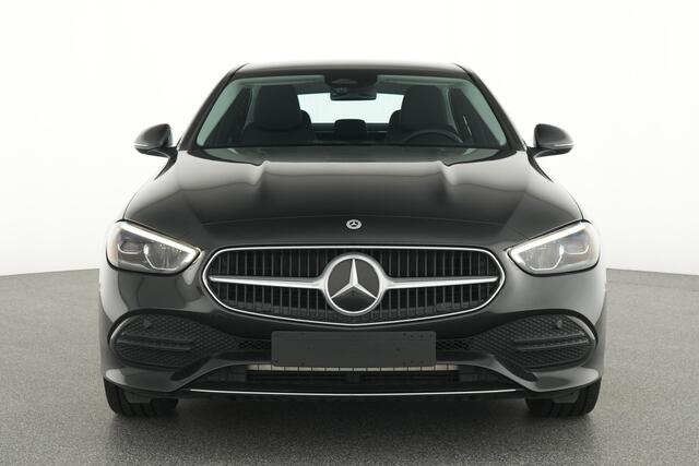 Mercedes-Benz C-KLASSE 300 e Plug-In Hybride | Trekhaak | Dode Hoek Ass | Sfeerverlichting | Car Play | Stoelverwarming | Parkeerpakket met Camera | Inclusief 24 maanden Mercedes-Benz Certified garantie voor Europa.