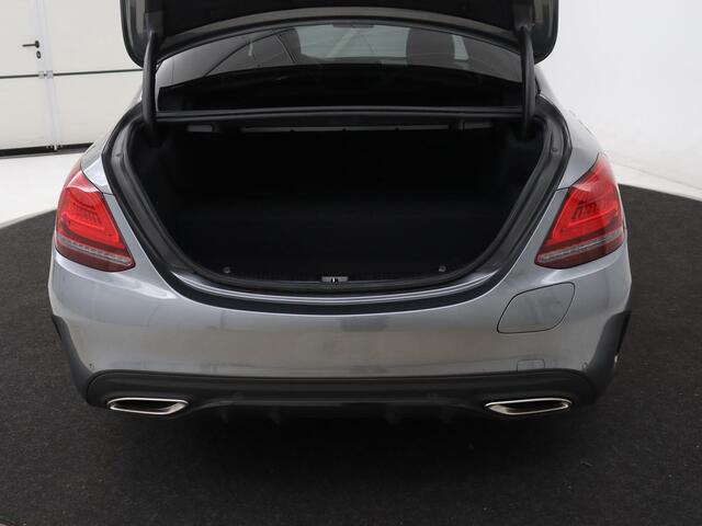 Mercedes-Benz C-KLASSE 300e AMG | Panoramadak | 360 Camera | Stoelverwarming | Leder/Alcantara | Carplay | Sfeerverlichting | Park Assist | Navigatie | Full LED | PHEV | Plug In