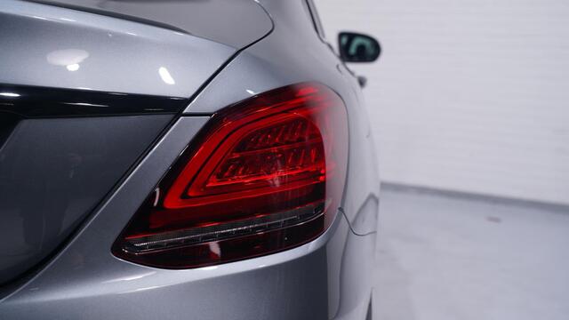 Mercedes-Benz C-KLASSE 180 Avantgarde Leder/stof Sportstoelen 19 Inch velgen Camera PDC v+a