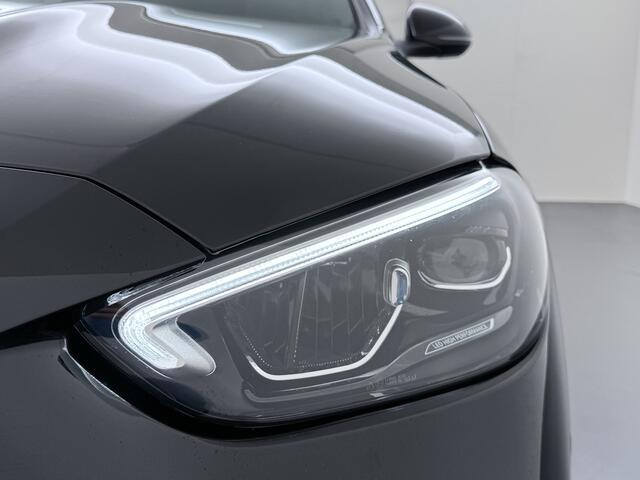 Mercedes-Benz C-KLASSE 200 AMG // Panoramadak // Trekhaak // Carplay // Camera // Nightpakket // Alarm // 19 inch // Sfeerverlichting