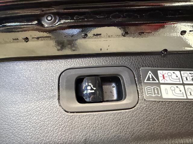 Mercedes-Benz C-KLASSE Estate 300 e Luxury Line | Panoramadak | Sfeerverlichting | Elektr. trekhaak | Carplay | Burmester | Adaptive cruise