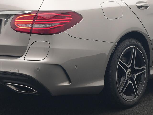 Mercedes-Benz C-KLASSE Estate 300 e Business Solution AMG Plug In Hybrid 320pk PHEV | Trekhaak af Fabriek | Adaptive Cruise | Alcantara Sportstoelen Verwarmd | Apple Carplay | Camera | BLIS | 18"L.M |