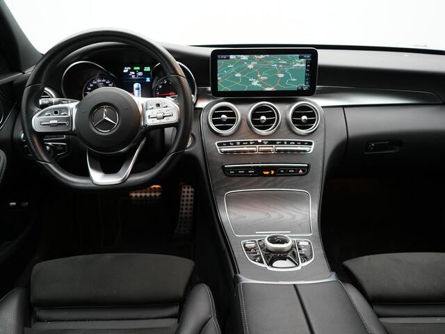 Mercedes-Benz C-KLASSE Estate 300 e Business Solution AMG Plug In Hybrid 320pk PHEV | Trekhaak af Fabriek | Adaptive Cruise | Alcantara Sportstoelen Verwarmd | Apple Carplay | Camera | BLIS | 18"L.M |