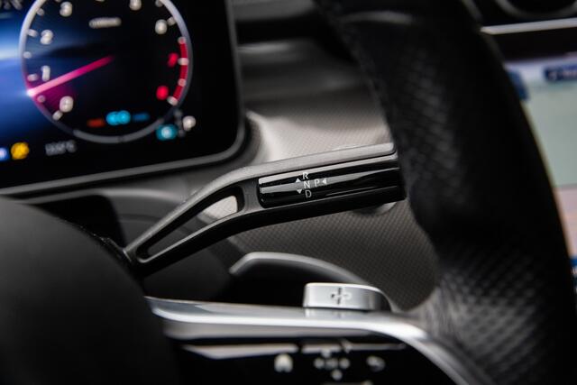 Mercedes-Benz C-KLASSE 180 AMG Line , Panoramadak, Carplay, 19 inch, Volleder