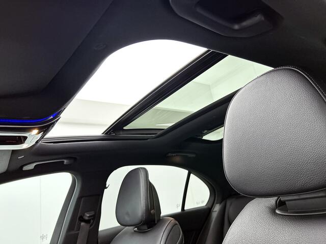 Mercedes-Benz C-KLASSE 180 AMG Nightpakket | Panoramadak | Alarm | 360° Camera | Memory | Augmented Reality | Keyless Go | Inclusief 24 maanden Mercedes-Benz Certified garantie voor Europa.