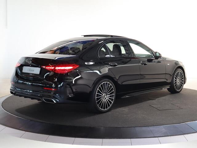 Mercedes-Benz C-KLASSE 300e Business Solution AMG | Panoramaschuifdak | Nightpakket | Digital Light | 19" LM velgen | Dodehoekassistent | 360° camera | Stoelverwarming | Sfeerverlichting |