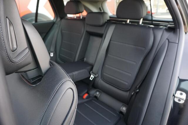 Mercedes-Benz C-KLASSE 300 e Luxury Line | PANO | ACC | Massage | Trekhaak