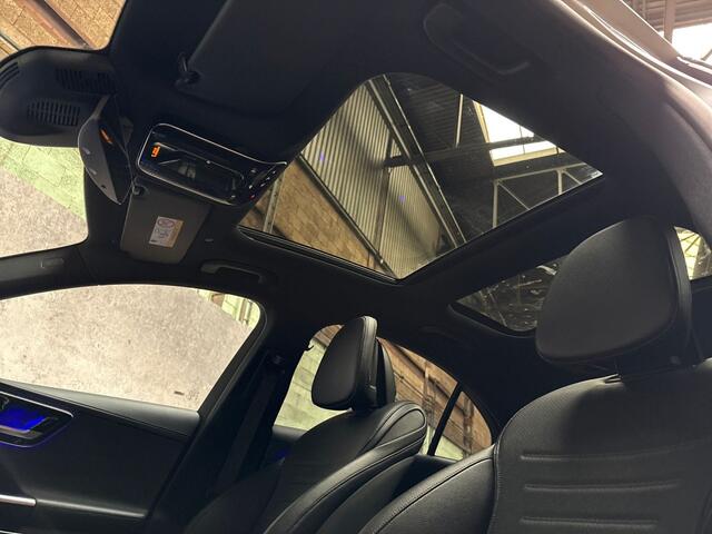 Mercedes-Benz C-KLASSE 300 e AMG Line 279Pk Automaat (PANORAMADAK, APPLE CARPLAY, GROOT NAVI, BURMESTER, CAMERA, SPORTSTOELEN, SFEERVERLICHTING, STOELVERWARMING, NIEUWSTAAT)