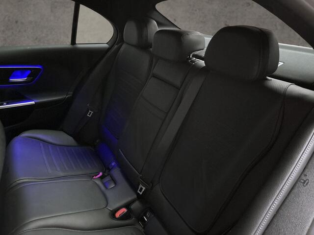 Mercedes-Benz C-KLASSE 300 e AMG Line 279Pk Automaat (PANORAMADAK, APPLE CARPLAY, GROOT NAVI, BURMESTER, CAMERA, SPORTSTOELEN, SFEERVERLICHTING, STOELVERWARMING, NIEUWSTAAT)