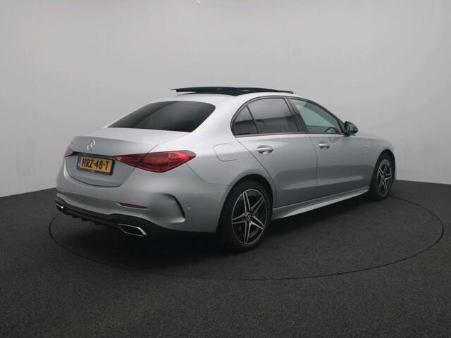 Mercedes-Benz C-KLASSE 300 e Business Solution AMG AMG Line | Panorama Schuif-Kanteldak | Distronic | Lederen bekleding | Alarm | Parkeerpakket met 360°-camera | 20 Inch AMG Velgen. Inclusief 24 maanden MB Certified garantie voor Europa.