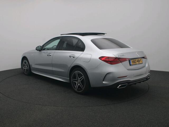 Mercedes-Benz C-KLASSE 300 e Business Solution AMG AMG Line | Panorama Schuif-Kanteldak | Distronic | Lederen bekleding | Alarm | Parkeerpakket met 360°-camera | 20 Inch AMG Velgen. Inclusief 24 maanden MB Certified garantie voor Europa.