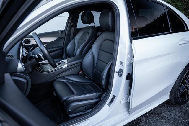 Mercedes-Benz C-KLASSE 180 AMG Night-pakket I Pano-dak I NL-auto I Dealer-ond. I Carplay I Leder I Trekhaak