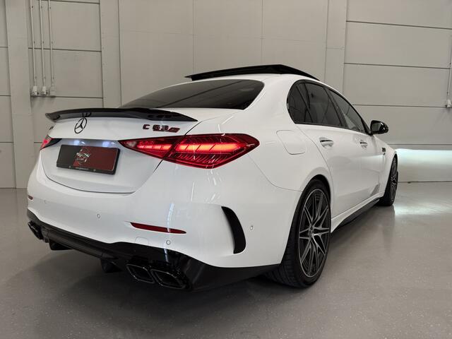 Mercedes-Benz C-KLASSE AMG 63 S E Performance PANO/TREKHAAK/BURMESTER/VENTILATIE+MEMORY/360CAMERA/20"AMG/LASER/ACC/OPALITHWEISS METALLIC/AUTO VERKEERT IN ABSOLUTE NIEUWSTAAT/BTW-AUTO