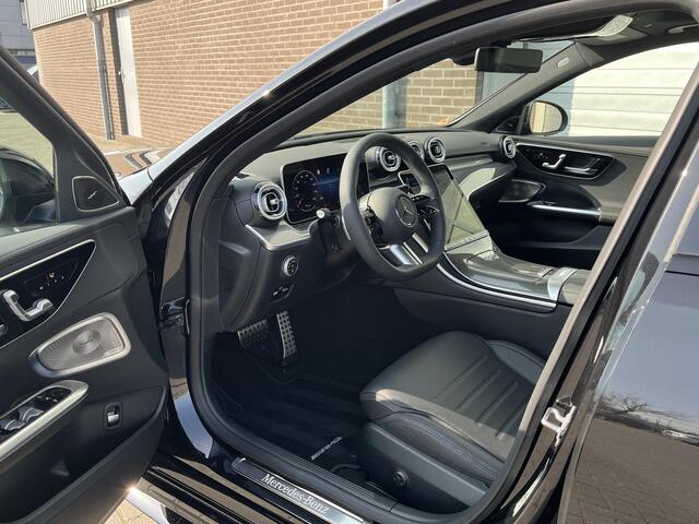 Mercedes-Benz C-KLASSE Estate 180 Star Edition AMG | Night Pakket | Panoramadak | Trekhaak | Burmester 3D Surround Sound | Elektrisch Verstelbare Stoelen + Memory | Apple CarPlay | Android Auto | Dodehoekassistent | Sfeerverlichting | Stoelverwarming
