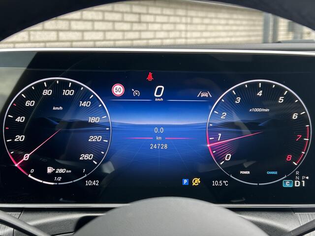 Mercedes-Benz C-KLASSE 180 Star Edition AMG | Night Pakket | Panoramadak | Sierdelen Lindehout Antraciet | Apple CarPlay | Android Auto | Dodehoekassistent | Elektrisch Verstelbare Stoelen + Memory | Stoelverwarming | Sfeerverlichting | Achteruitrijcamera