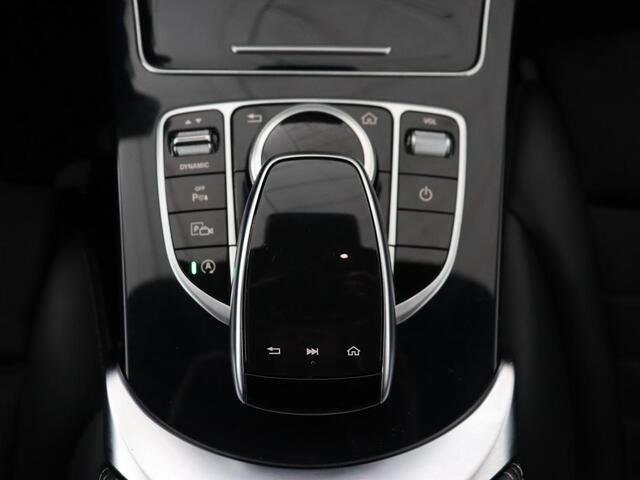 Mercedes-Benz C-KLASSE 160 AMG | Stoelverwarming | Carplay | Leder/Alcantara | Camera | Digital Cockpit | Navigatie | 19'' | Full LED | Park Assist | Climate control