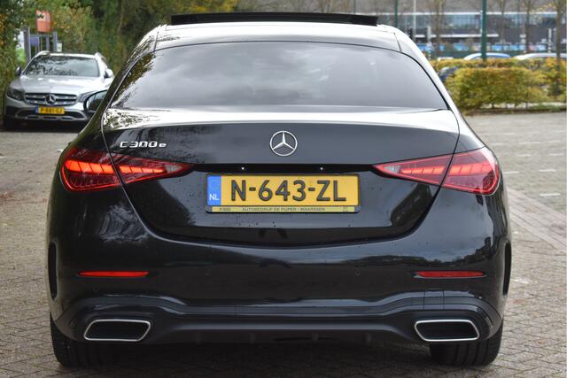 Mercedes-Benz C-KLASSE 300 e AMG Line 313 pk | NL-Auto | Trekhaak | Open dak | Virtual cockpit | Camera | Carplay | Sfeerverlichting | Full LED | LM-Velgen | NAP