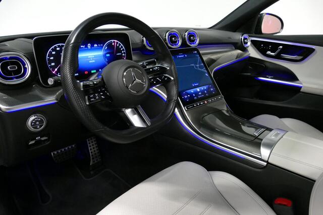 Mercedes-Benz C-KLASSE 300 e AMG Line / C63s Look Diffuser / Panamericana Grille / Maxton Design Bodykit V.2 / Panoramadak / Elektr. verstelbare voorstoelen + memory / Stoelkoeling & -verwarming / Digital Light / Ambienteverlichting Plus / HUD / Rondomzichtcamera / 20'' LMV / S