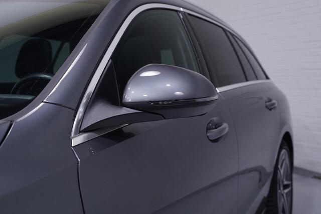 Mercedes-Benz C-KLASSE Estate 180 AMG Line NAP 1e eigen. ACC digi-dashboard electr bediende stoelen met memo 360 camera DAB-ontvangst panodak-glasuitv. PDC v+a electrische-achterklep schakelflippers private-glas led-verlichting drivers-assist sportstoelen met lederen/alcantara 