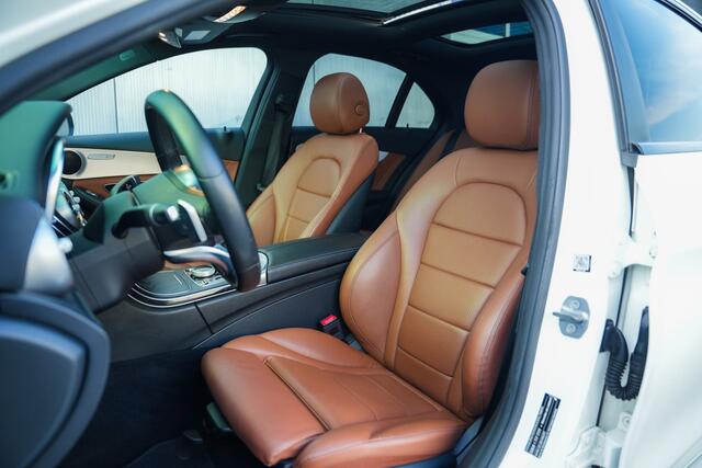 Mercedes-Benz C-KLASSE 180 Advantage Pack AMG-Sportpakket /Facelift-Model/ Pano-Dak/ Sport-Stoelen/ Stoel.Verw/ Night-Pakket/ Camera/ Trekhaak/ 18'' LMV