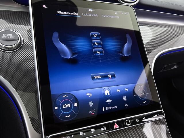 Mercedes-Benz C-KLASSE 300 e Business Solution AMG | Nightpakket | Comfortpakket Plus | Middenconsole metaalstructuur | Trekhaak | Panoramaschuifdak | 360° camera | Smartphone-integratie | Sfeerverlichting | Sierdelen metaalstructuur |
