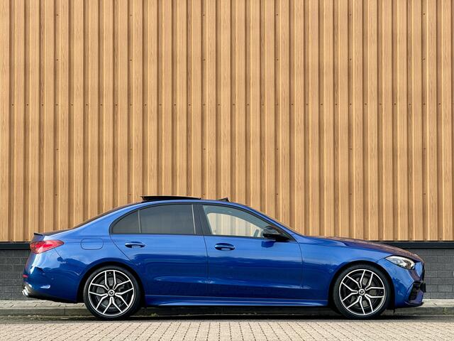 Mercedes-Benz C-KLASSE 300 4MATIC AMG Line | Panoramadak | 360° Camera | 19'' Lichtmetaal | Sfeerverlichting | Digital Light | Elektrische Stoelen + Geheugen | Parkeersensoren