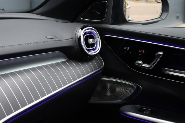 Mercedes-Benz C-KLASSE 300 e 4MATIC AMG Line | Distronic+ | Massage | Burmester | Panoramadak | Memory | Digital Light | HUD | Surround Camera | Augmented Reality | Verwarmd Stuurwiel |