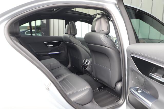 Mercedes-Benz C-KLASSE 300e AMG | 313PK | Pano | Head-up | Keyless-go | Memory | Leder | Digital-light | Stoelverw. | Sfeerverlichting | 2022.