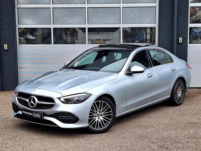 Mercedes-Benz C-KLASSE 180 Star Edition Luxury | Panoramadak | DISTRONIC Afstandsassistent | Elektrisch Verstelbare Stoelen + Memory | Dodehoekassistent | Apple CarPlay | Android Auto | Sfeerverlichting | Stoelverwarming | Elektrisch Inklapbare Buitenspiegels