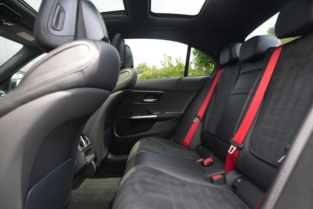 Mercedes-Benz C-KLASSE 300 e AMG Line Limited Pano C63 Look