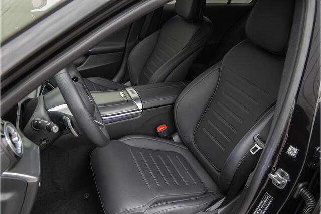 Mercedes-Benz C-KLASSE Estate 300 e AMG Premium, Leder, Distronic, Trekhaak, Camera, Hybrid 2025