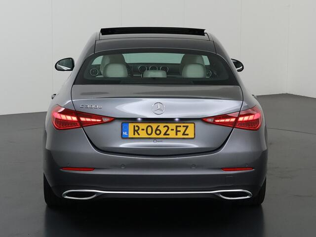 Mercedes-Benz C-KLASSE 300 e Luxury Line | Panoramadak | Lederen bekleding | Parkeercamera | Stoelverwarming |