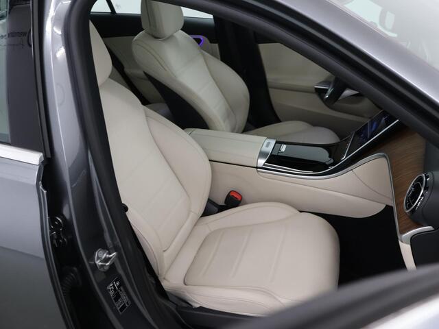 Mercedes-Benz C-KLASSE 300 e Luxury Line | Panoramadak | Lederen bekleding | Parkeercamera | Stoelverwarming |
