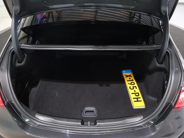 Mercedes-Benz C-KLASSE 180 AMG Line | Trekhaak | Lederen bekleding | Memory | Digital Light |