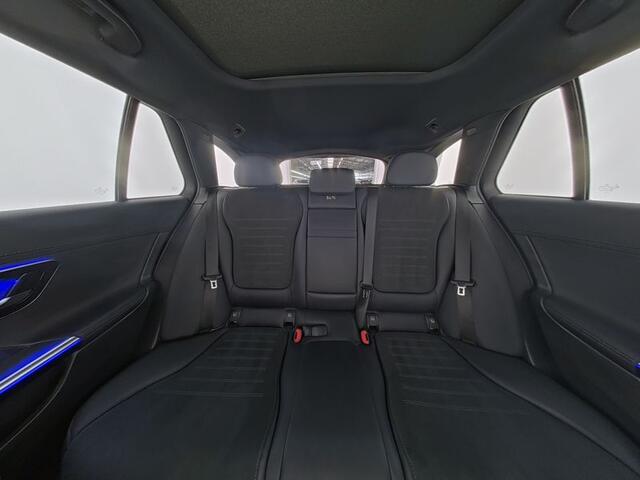 Mercedes-Benz C-KLASSE Estate 300 e AMG Plug-In Hybride AMG Line Premium | Night Pakket | Panorama Schuif-Kanteldak | Trekhaak | 19 Inch AMG Velgen | Parkeerpakket met 360°-camera. Inclusief 24 maanden MB Certified garantie voor Europa.
