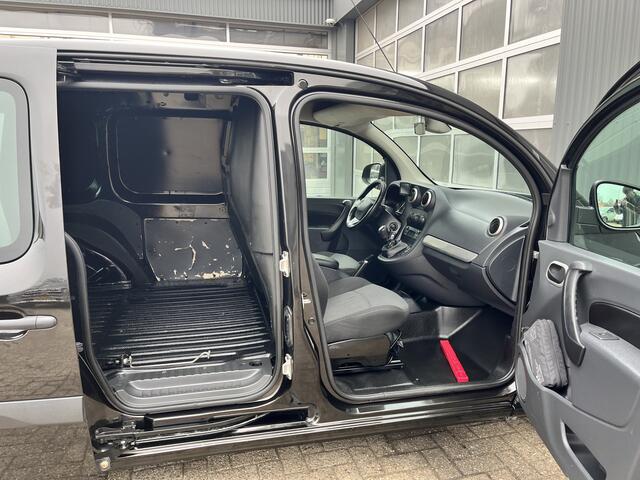 Mercedes-Benz CITAN 111 CDI BlueEFFICIENCY 110pk Airco Cruise controle Trekhaak 1050kg trekgewicht Telefoonverbinding 2-Persoons Zijruit Tomtom Bpm vrij voor particulier gebruik!!