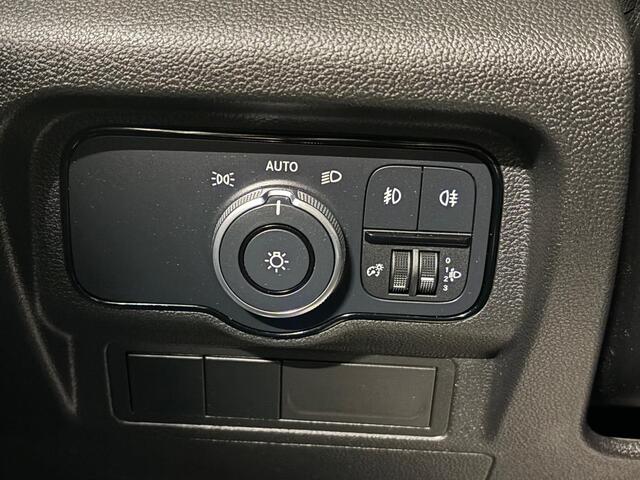Mercedes-Benz CITAN 110 CDI Pro Airco Cruise control Achteruitrijcamera Verwarmde stoel Trekhaak Parkeersensor achter Apple Carplay/ Android Auto