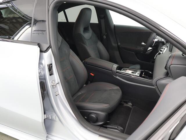 Mercedes-Benz CLA-KLASSE 250e AMG line | Panoramadak | 19 inch | Keyless go | Sfeerverlichting | Achteruitrijcamera |